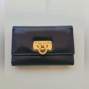 🔑 Salvatore Ferragamo Gancini Black Leather 6 Key Holder